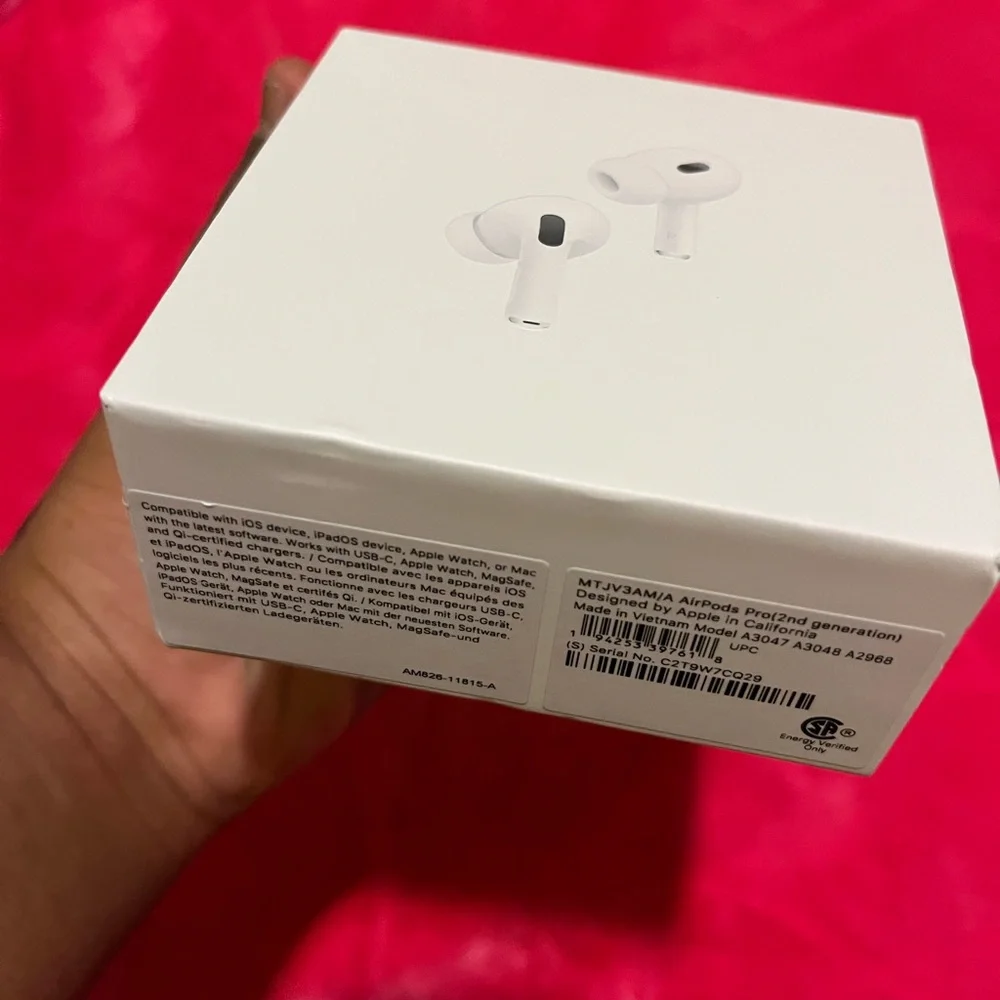 Apple AirPods Pro in White